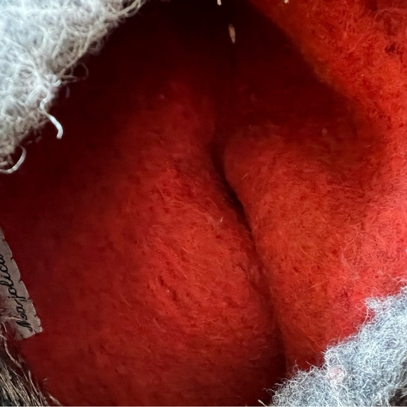 Majolica Collection felted wool and shag fur shoulder bag grey and burnt orange. - Picture 6 of 6